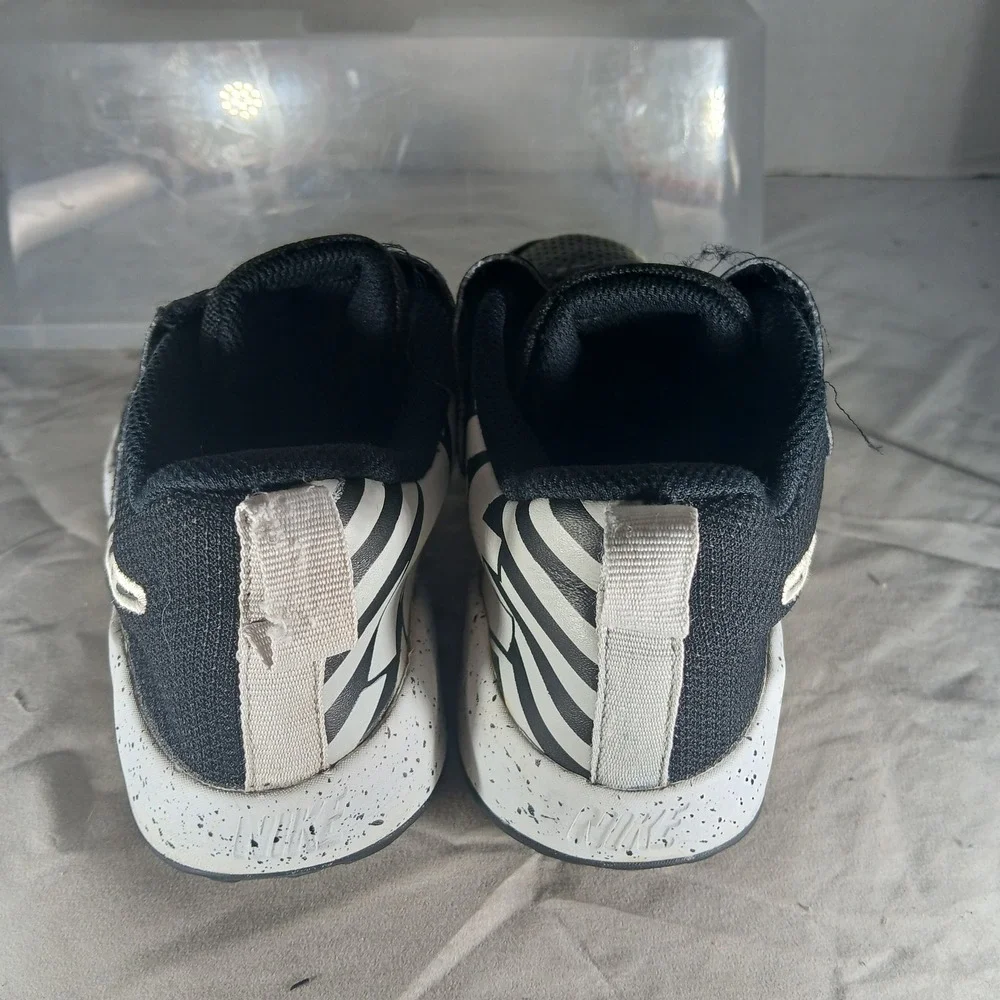 Nike Team Hustle Quick 2 Kids Basketball Shoes Black White‎ BV1135-001 Size 3Y